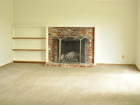 2nd image of 457 Meadowview Ct