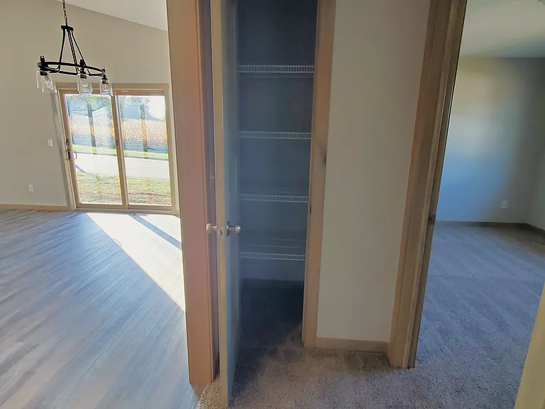685 Heritage Ln — Photo 15