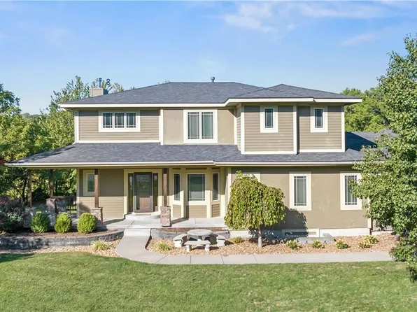8914 Millstone Cir, Lenexa, KS 66220
