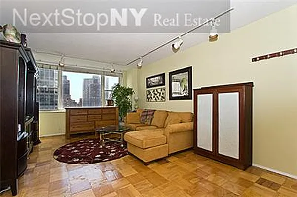 Sold by NextStopNY | media 21