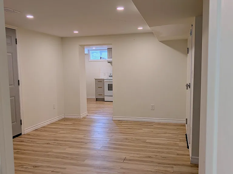 102 Kensington St #LOWER — Photo 9