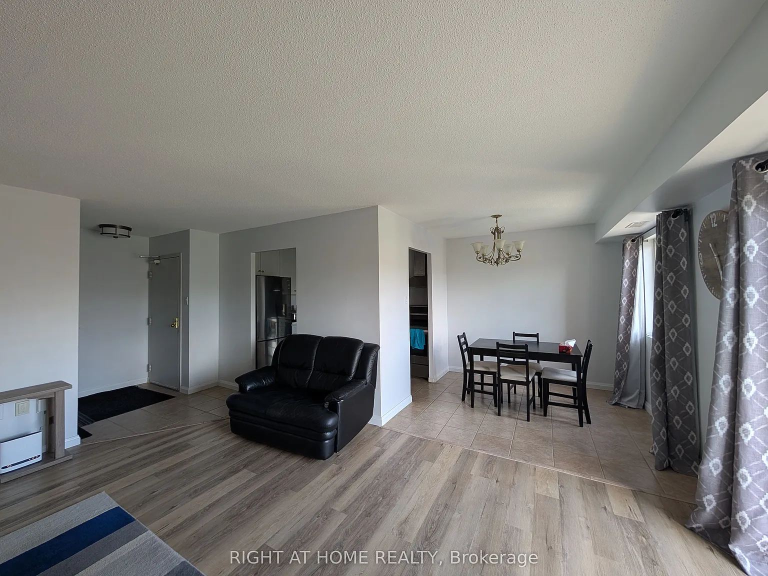 860 Commissioners Rd E — Photo 3