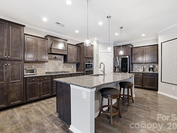 5th image of 15802 Reynolds Dr