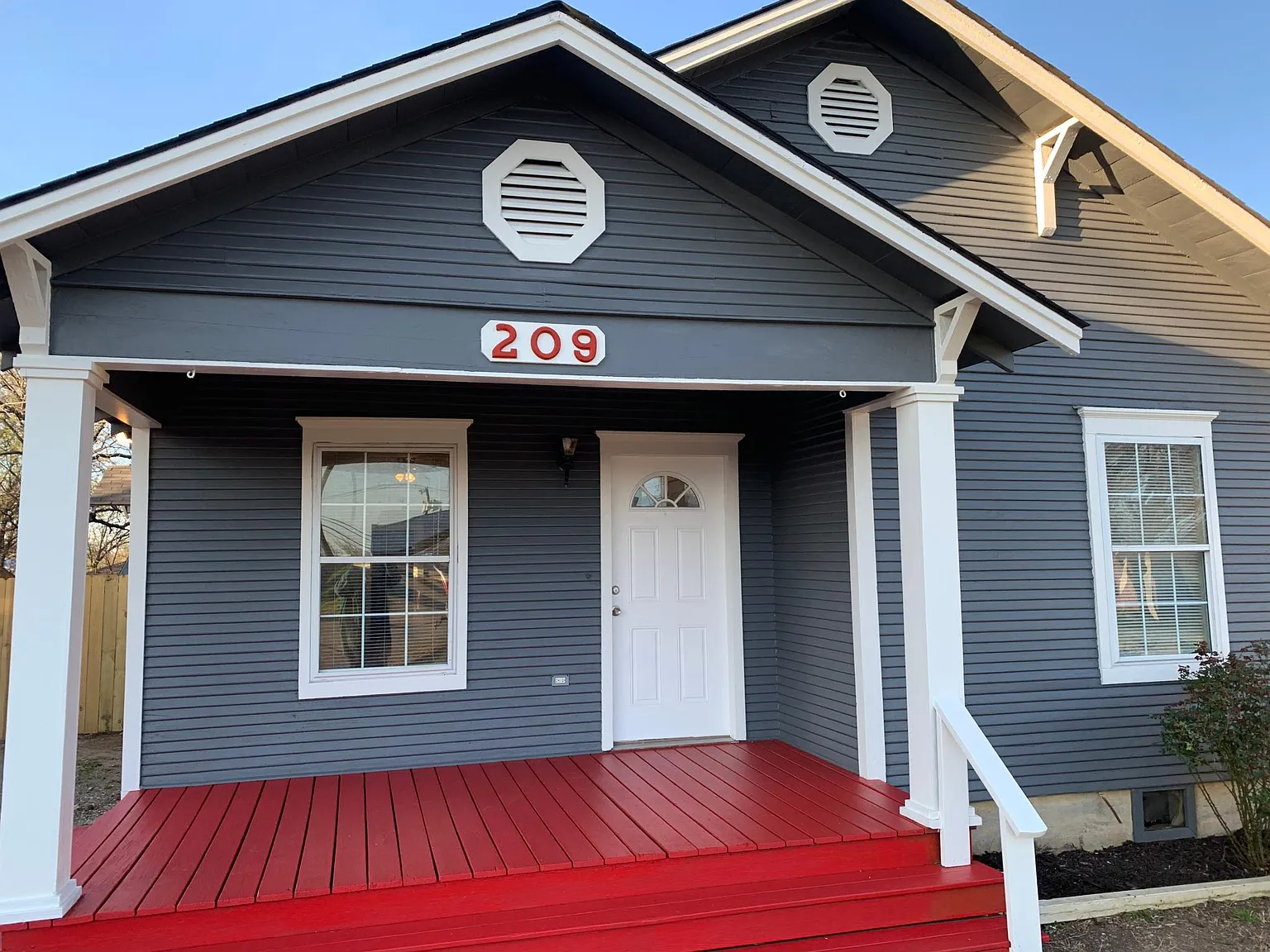 209 W Britton St — Photo 3