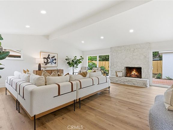 2nd image of 1433 W Saint Andrew Pl