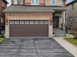 33 Crystal Glen Cres, Brampton, ON L6X 0J9