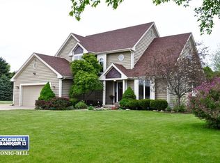 1N401 Shade Tree Ln, Maple Park, IL 60151