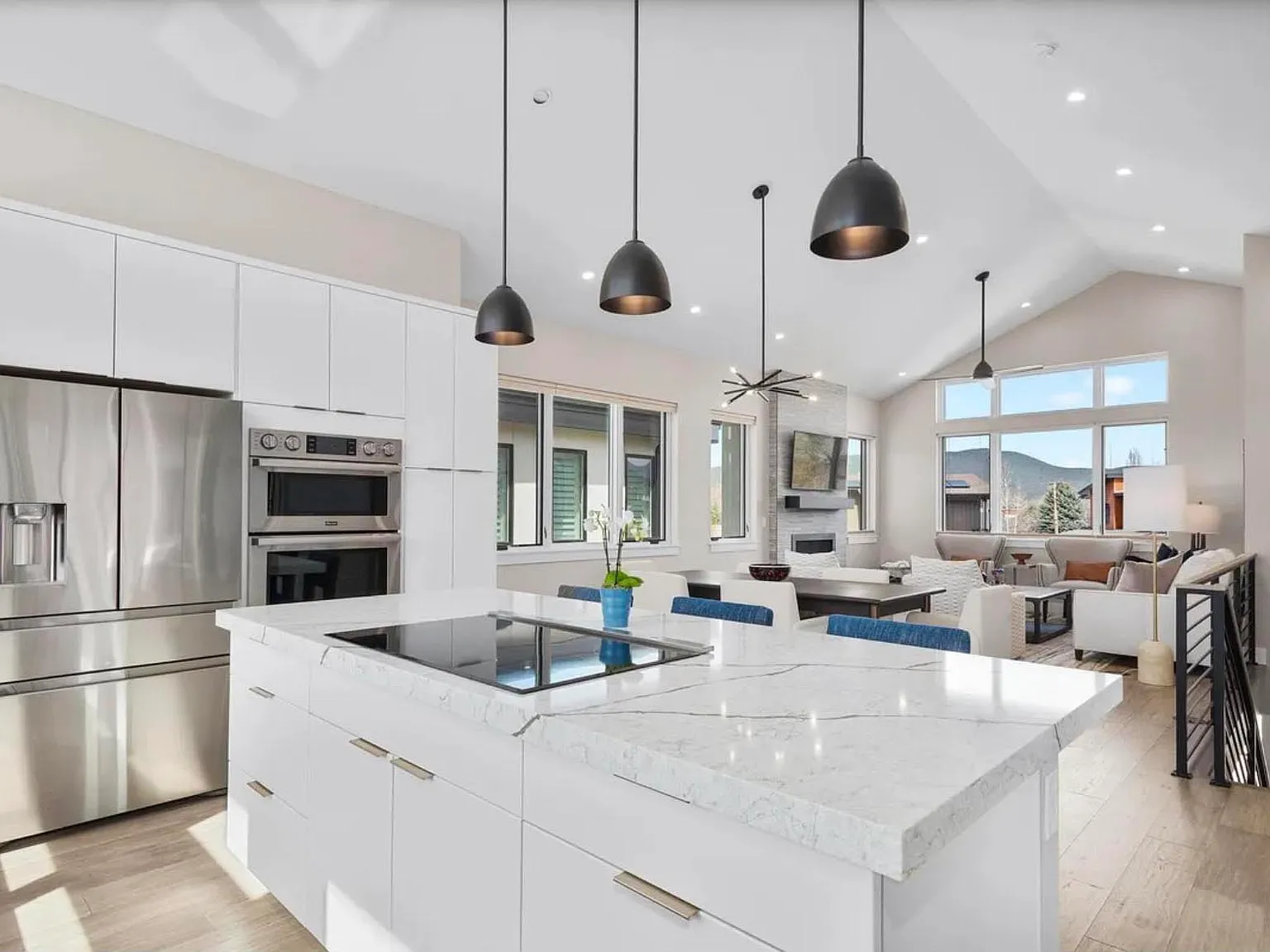 424 Jewels Ln — Photo 3