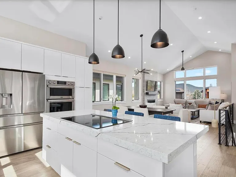424 Jewels Ln — Photo 3