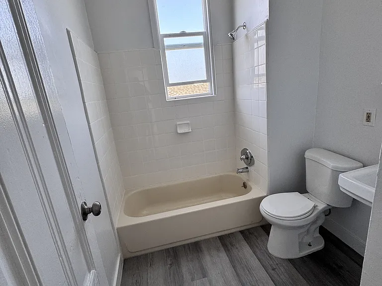 1021 18th St #5 — Photo 7