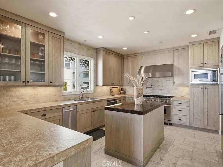 3715 Seashore Dr — Photo 10