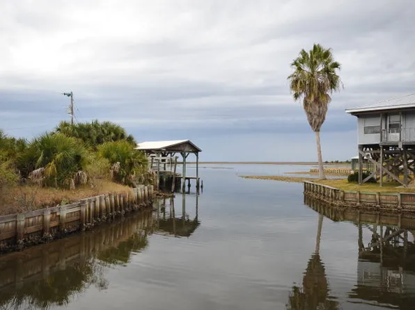 128 6th Ave W, Horseshoe Beach, FL 32648