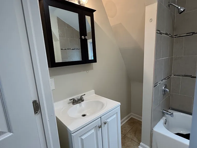 195 N 11th St #3 — Photo 12