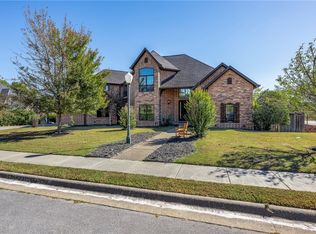 1002 NW Princeton Sq, Bentonville, AR 72712