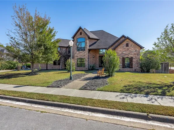 1002 NW Princeton Sq, Bentonville, AR 72712