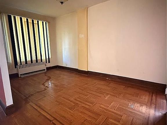 3rd image of 4115 Manhattan Ave