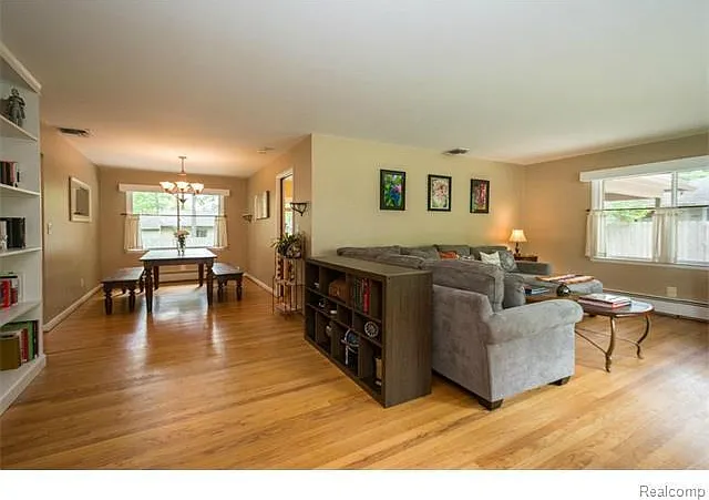 1811 Alhambra Dr — Photo 2