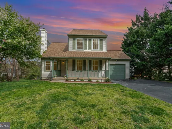 2968 Emerald Chase Dr, Herndon, VA 20171