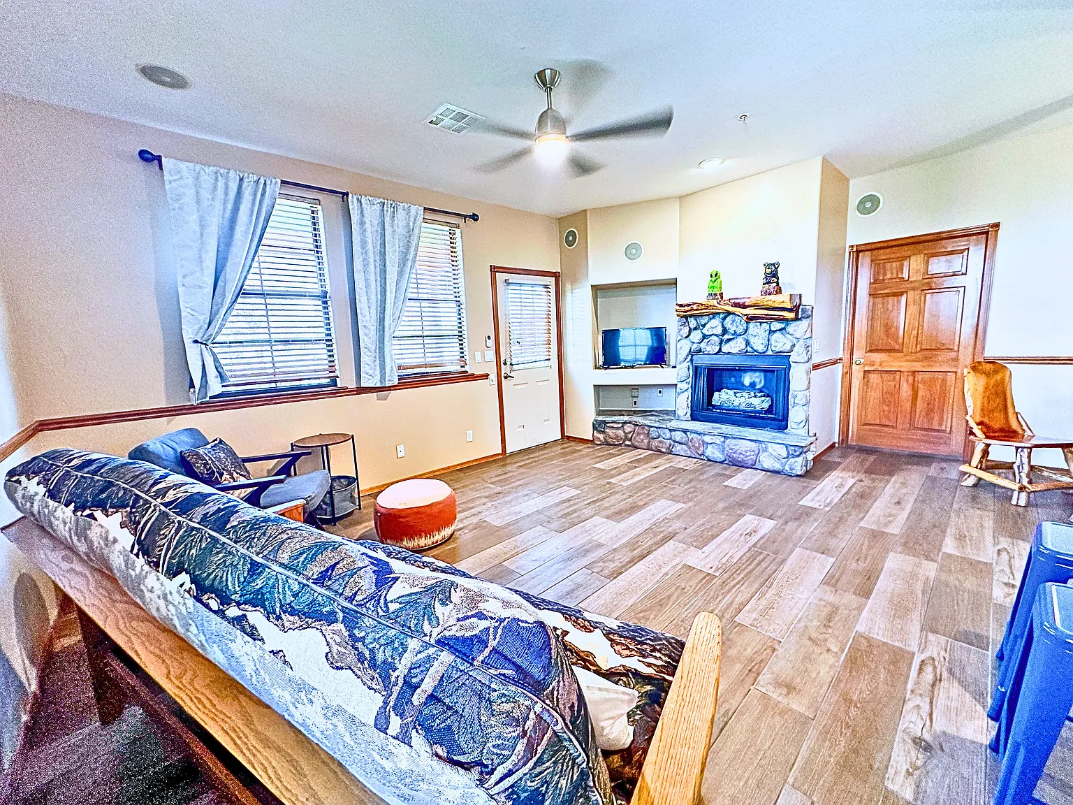 2 bed, 1800 sqft, $1,850 — Photo 3