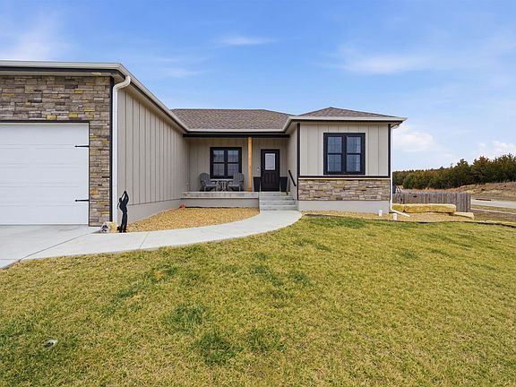 3rd image of 513 Ledgestone Ridge Ct