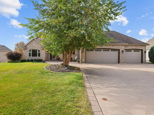 3151 Bent Tree Hills Dr, New Brighton, MN 55112