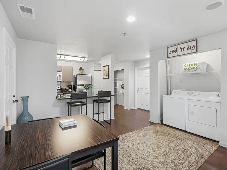 The Landings at Chandler Crossing - Student Living Priced per Bed — Photo 28