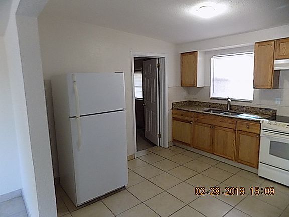 4th image of 701 12th Ave N