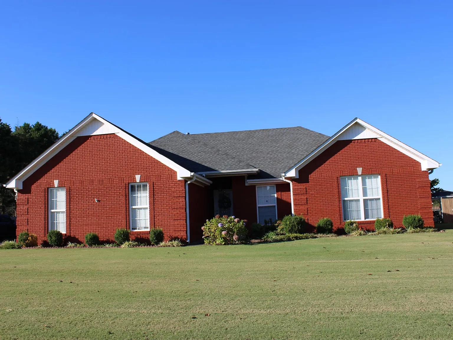 3 bed, 1896 sqft, $1,940 — Photo 1