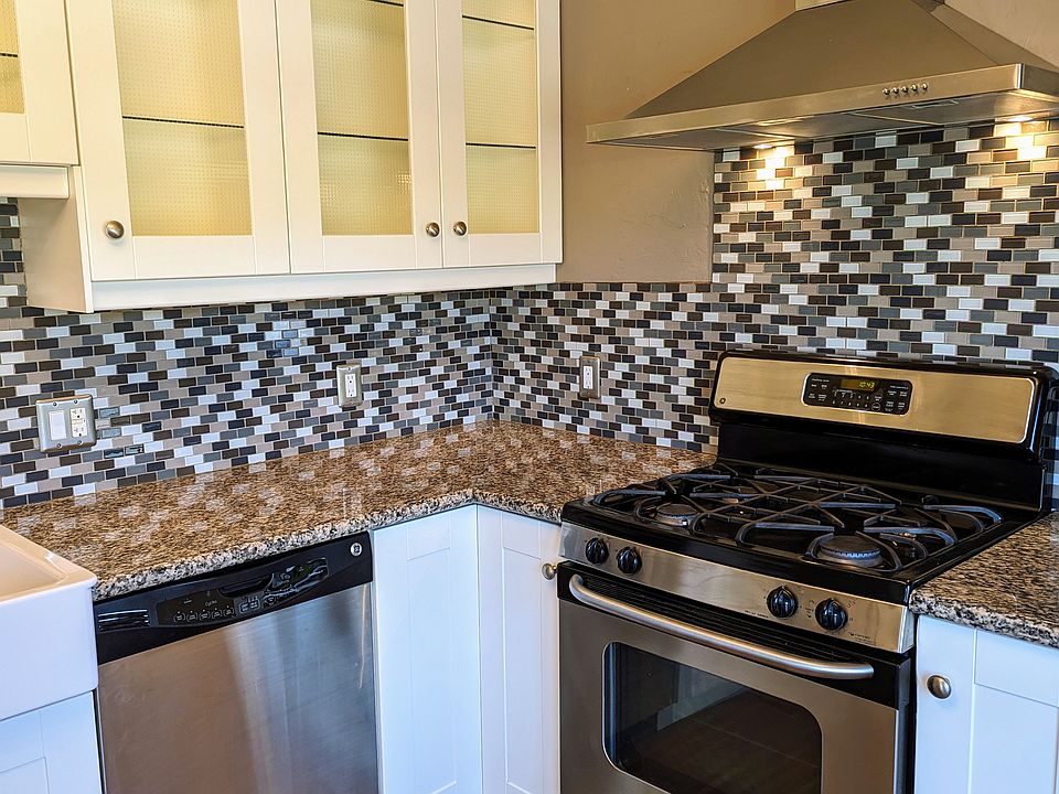 Large, eat in kitchen with granite counters, stainless steel appliances, mosaic tile backsplash, undercabinet lighting and lots of natural light.