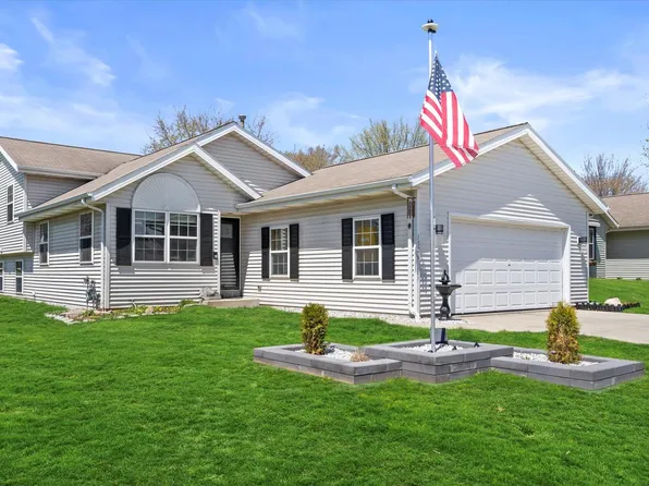 1526 Walsh Acres DRIVE, West Bend, WI 53095