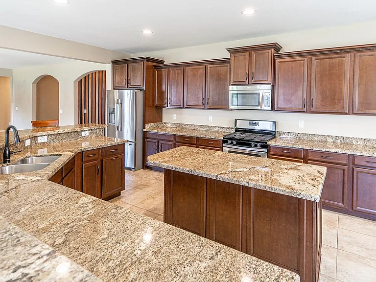 18445 W Saguaro Ln — Photo 11