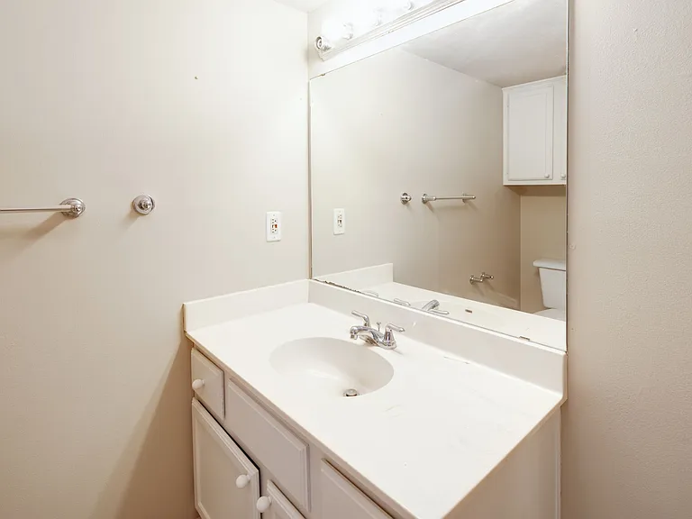 808 Camellia Ct — Photo 13