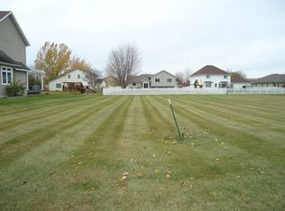 4518 Riverwood Dr N, Fargo, ND 58102