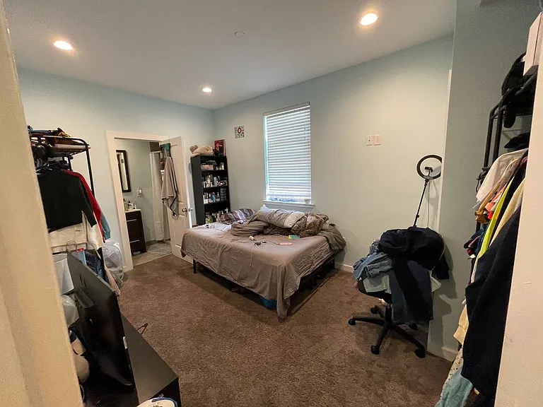 1411 W Thompson St — Photo 36