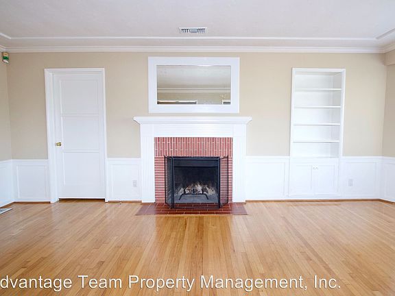 3rd image of 3167 Olive St