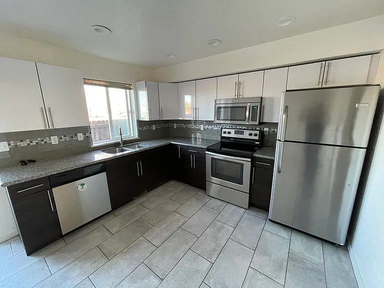 1322 S Coffman St #1 — Photo 5