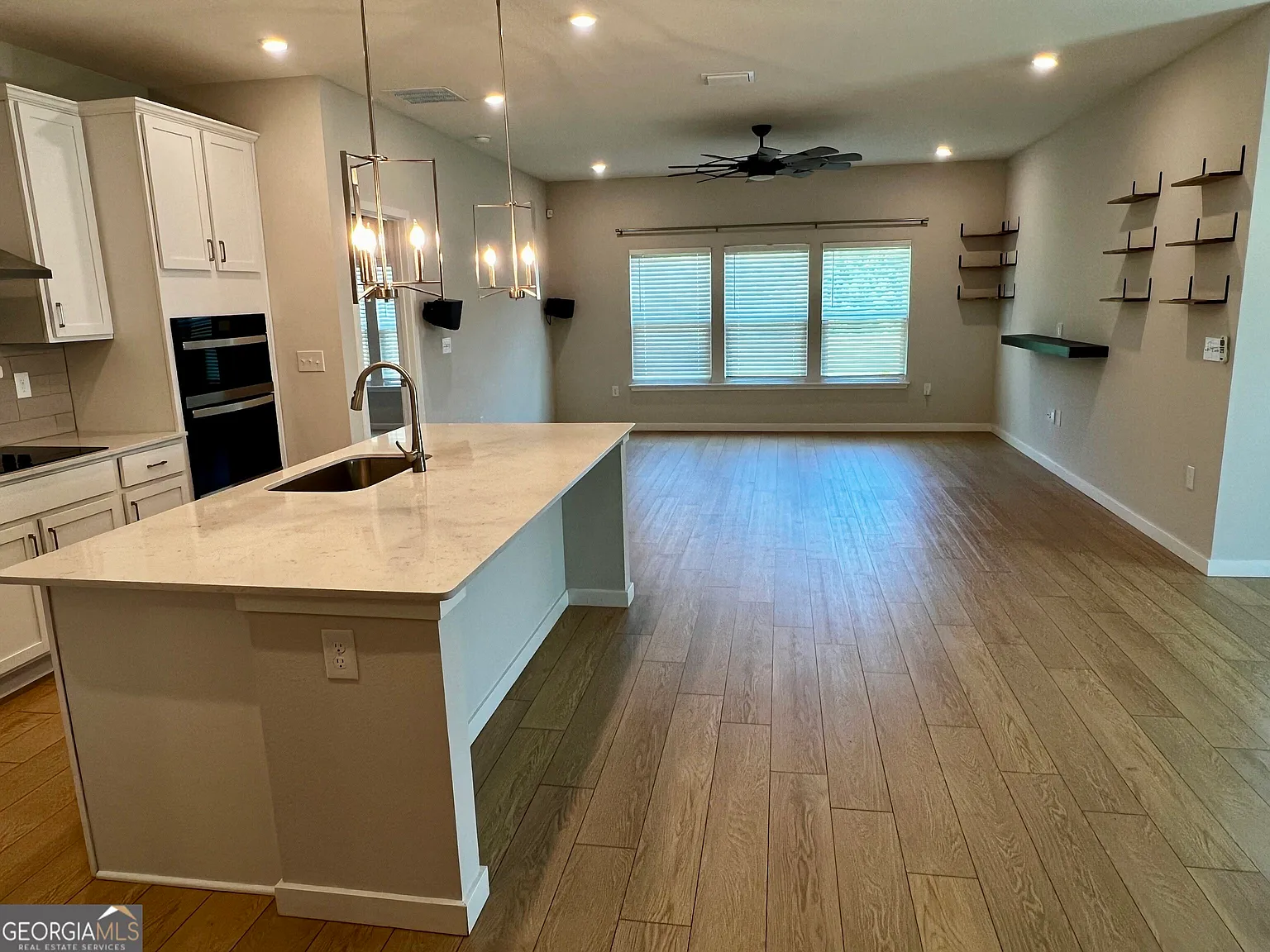 3 bed, 2.0 bath, 1835 sqft, $2,400 — Photo 3