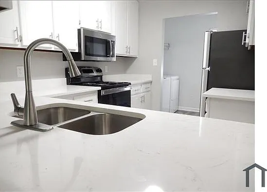 2 bed, 1007 sqft, $1,600 — Photo 4
