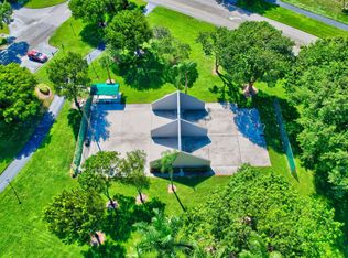 8313 Springtree Rd, Boca Raton, FL 33496