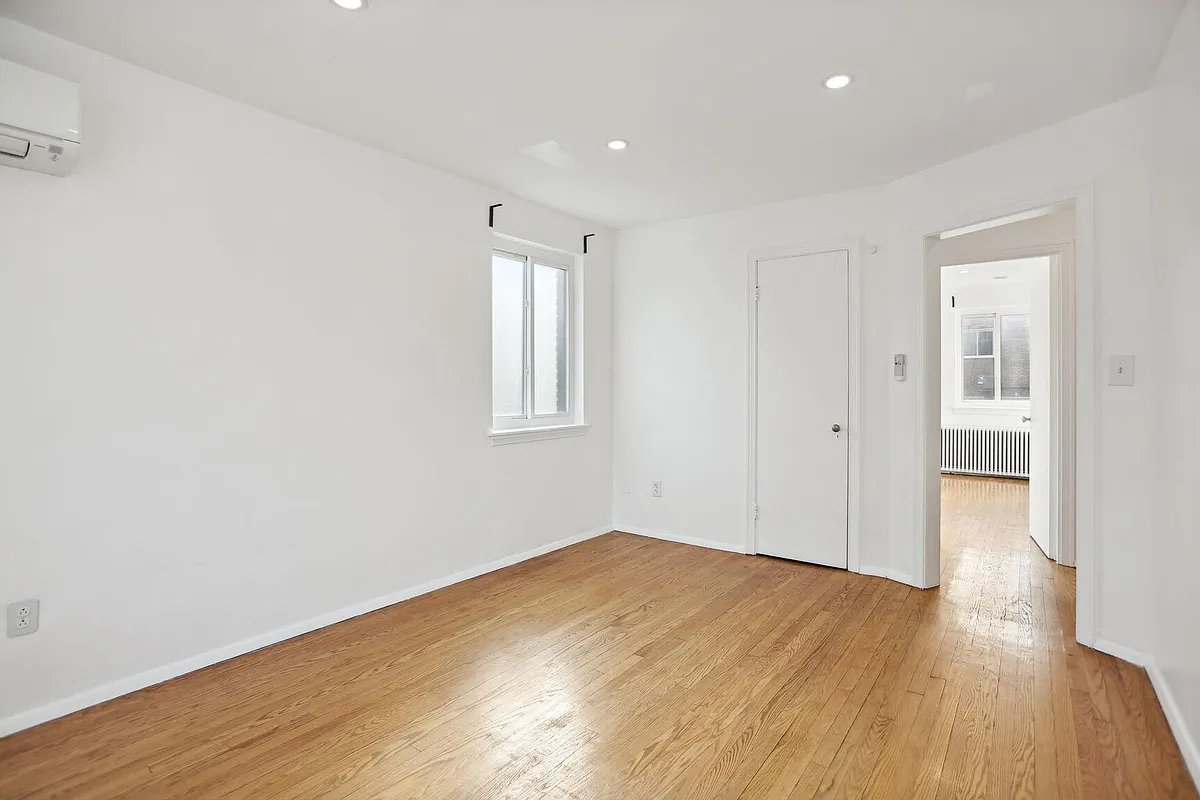 Building Photo - 215 Hawaii Ave NE #2