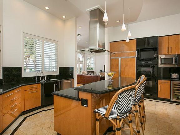 5th image of 295 Riverway Dr