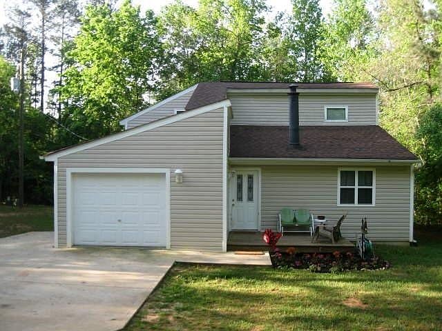 2nd image of 575 Hemphill Rd