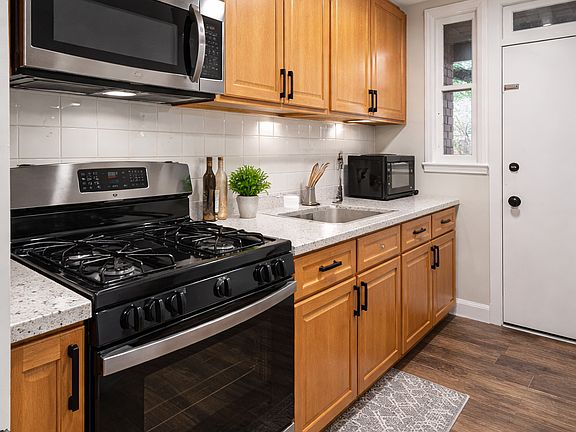 5th image of 2814 Pomeroy Rd SE APT 1