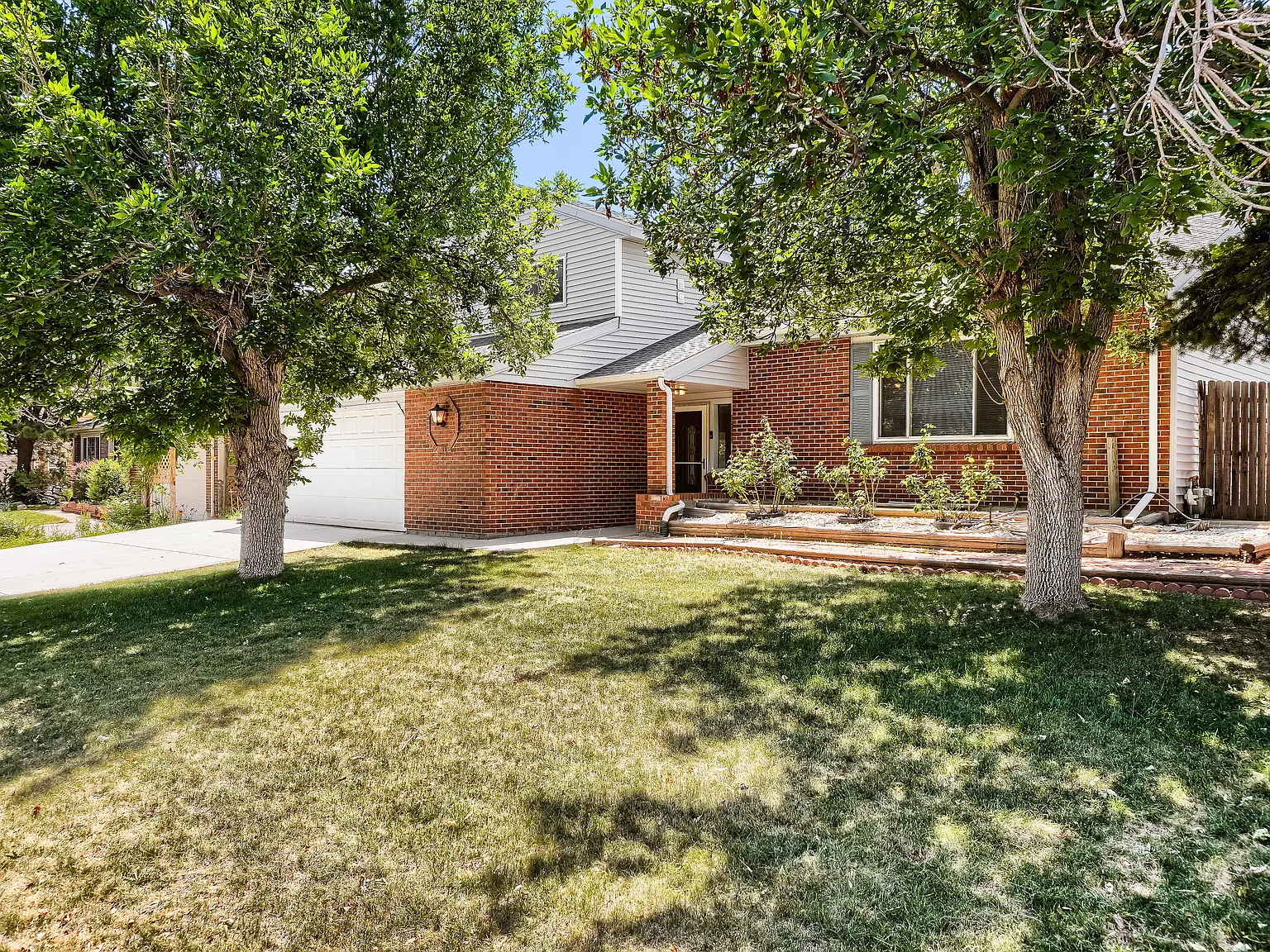 4 bed, 2300 sqft, $2,995 — Photo 2