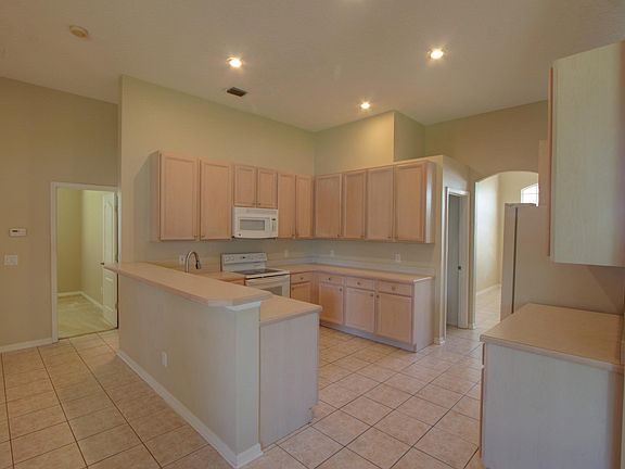 2nd image of 707 Autumn Glen Dr