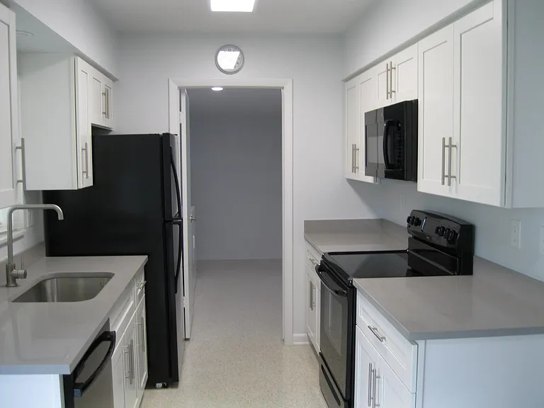 1124 Hilltop Dr — Photo 13
