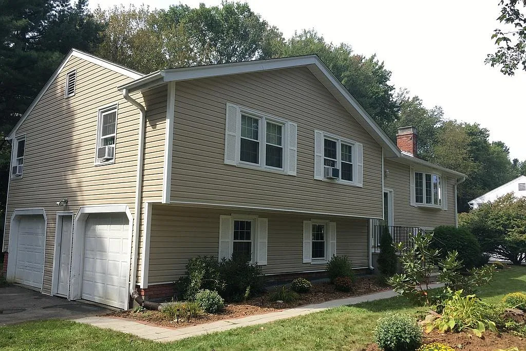 4 bed, 2.5 bath, 2249 sqft, $3,500 — Photo 1