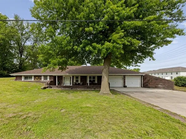 403 N Johnson Dr, Odessa, MO 64076