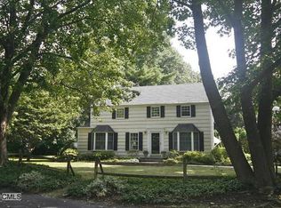 22 Lynn Ct, Darien, CT 06820