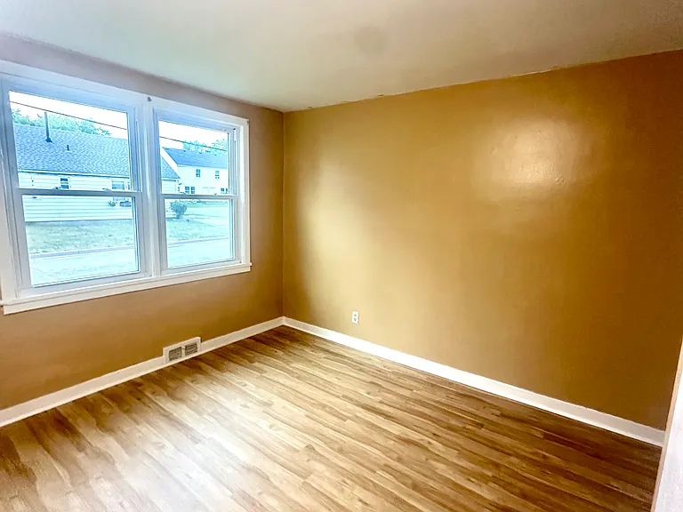 76-80 Thackeray Ct — Photo 5